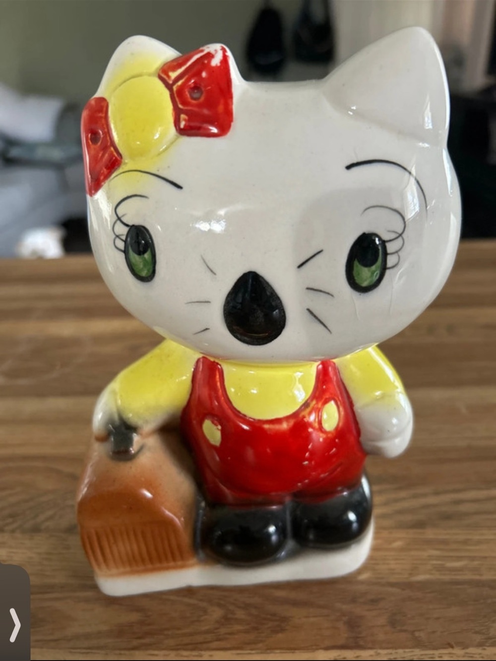 Vintage Sanrio Hello Kitty Retro
Figurine Coin Bank